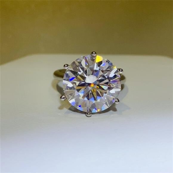 10 Carat Moissanite 925 Sterling Silver Ring - Picture 4 of 6